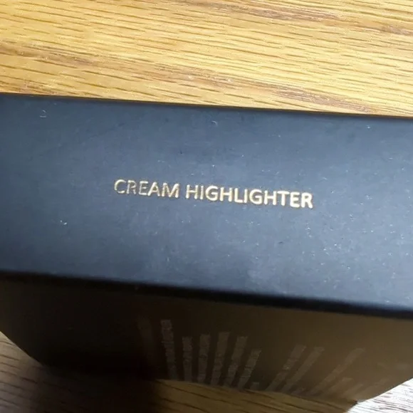 Laritzy Cream Highlighter - Picture 4 of 8